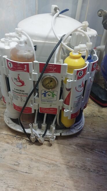 Şirəçəkənlər: Altı filtrləmə mərhələsi olan əks osmos su filter sistemi. Bu sistem