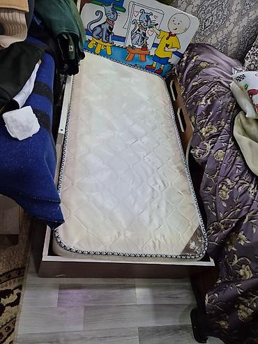 qız resmi: Uşaq çarpayısı və döşək dəsti - Rəng: açıq ağac tonları, ağ yan — 3