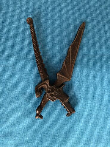 Sikkələr: 2 ci sekil. 10 manat 
3 ci sekil. 25 manat 
4 ci sekil. 30 manat — 10