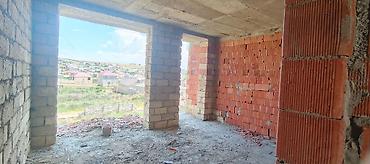 7 mərtəbə: Hasar karkas beton kəmər üzrində tikilib və izolyasiya olunub. Ev — 9