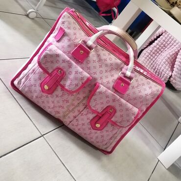 pink torba: Louis Vuiton torba
Kao nova
Povoljno