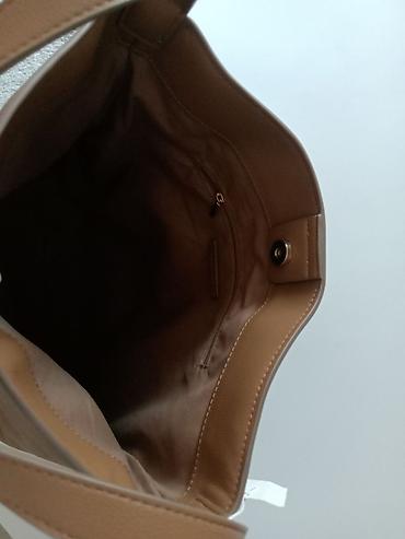 Putni koferi i torbe: Ženska torba – shopper/hobo stil, boja topli karamelnosmeđa. - — 8