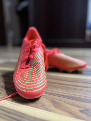 laklı kişi ayaqqabıları: Adidas Predator 40 olcu