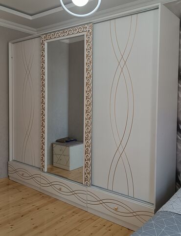 Kupe, 3 qapılı Düz dolab, Şifonyer