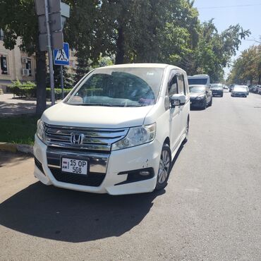 шины на степвагон: Honda Stepwgn Spada, правый руль, белый минивэн. Кузов и экстерьер: -
