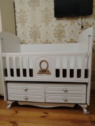 tek kravat gence: Oğlan və qız üçün, İşlənmiş, Beşik, Matras ilə, Yellənmə mexanizm ilə