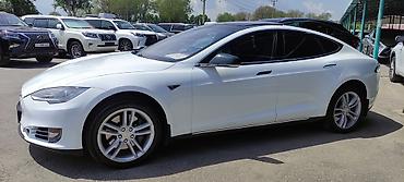 порте: Tesla Model S: 2014 г., Электромобиль, Седан — 2