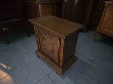 Stilske komode: Komoda u odlicnom stanju. Visina 60 cm Dubina 35 cm Sirina 58 cm na lalafo.rs — 2 Stilske komode: Komoda u odlicnom stanju. Visina 60 cm Dubina 35 cm Sirina 58 cm — 2