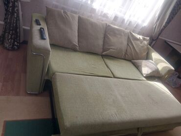 бу дван: Прямой диван, цвет - Зеленый, Б/у