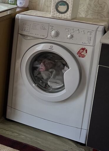 продать сломанную стиральную машину: Кир жуучу машина Indesit, Колдонулган, Автомат, 5 кг чейин, Компакттуу