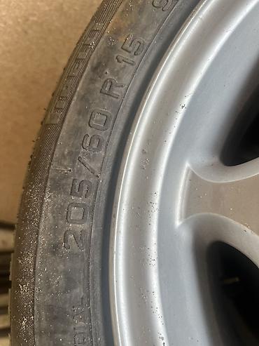 Колеса в сборе: Продаю диск одна штука на Mercedes
205/60 R15 одна штука — 1