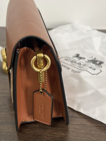 мужские солнцезащитные очки: Сумка Coach (New York), модель с фирменной буквой C - Материал