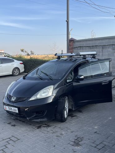как можно купить машину в рассрочку: Honda Fit: 2010 г., 1.5 л, Автомат, Бензин, Хетчбек