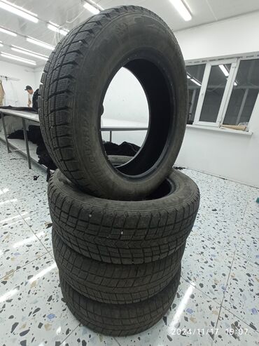 Шины: Шины 235 / 60 / R 18, Всесезонная, Б/у, Комплект, Roadstone