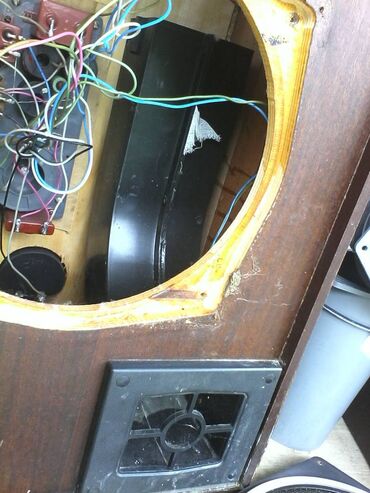 Zvučnici i stereo sistemi: Z. k. Visare za 10 inca-delovi -kutije 70x36x28cm; prazne; potrebno na lalafo.rs — 3 Zvučnici i stereo sistemi: Z. k. Visare za 10 inca-delovi -kutije 70x36x28cm; prazne; potrebno — 3