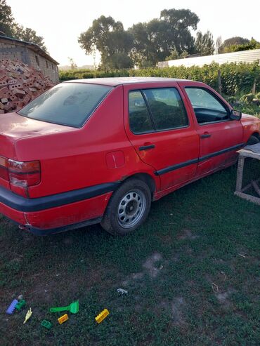 срочно срочно продам машину: Volkswagen Vento: 1995 г., 1.8 л, Механика, Бензин, Седан