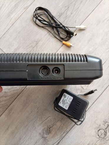 Digər oyun və konsollar: Yapon istehsalı Sega Mega Drive 2 oyun konsolu. Çin istehsalı olan — 7