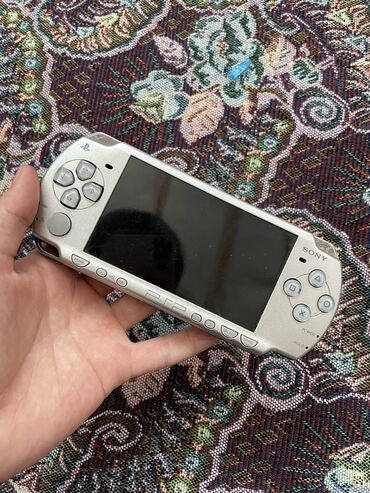сони пл: PSP 2000
Не работает нету разъёма зарядки 
ПСП