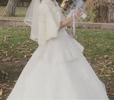аренда свадебного платья бишкек: Продается свадебное платье,в подарок идет шубка-накидка