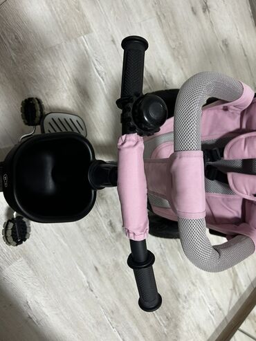 Dečiji bicikli: Kinderkraft 3-u-1 tricikl/guralica sa tendom – roze/siva - — 4