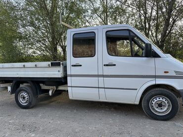 передвижные дома: Mercedes-Benz Sprinter с двойной кабиной и грузовой платформой