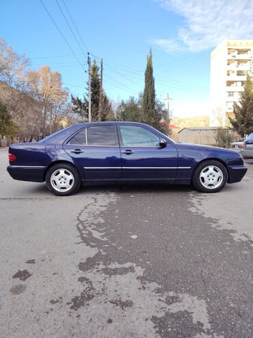 Mercedes-Benz: Mercedes-Benz E-Class: 2 l | 1997 il Sedan — 4