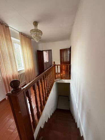 Продажа домов: Дом, 270 м², 5 комнат, Агентство недвижимости, Старый ремонт — 1