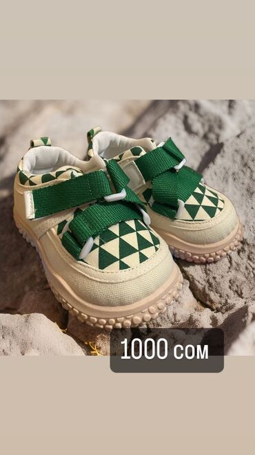 детская пляжная обувь: Детский обувь 
Качество топ 💯 
Носочки в подарок 🎁 
Напишите на вотсап