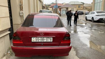Mercedes-Benz: Mercedes-Benz C‑Class sedan (W202), al qırmızı rəng. - Kuzov: 4 — 2