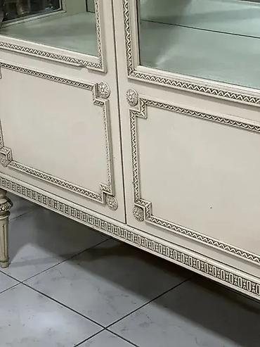 lenjivac: Stilska vitrina Dobro stanje sirina 111 cm dubina 42.5 cm visina 170 — 2
