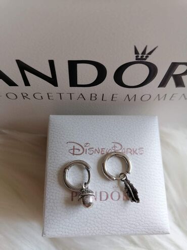 Minđuše: Pandora minđuše
Dobija se u kutijici
Cena:2100din — 29