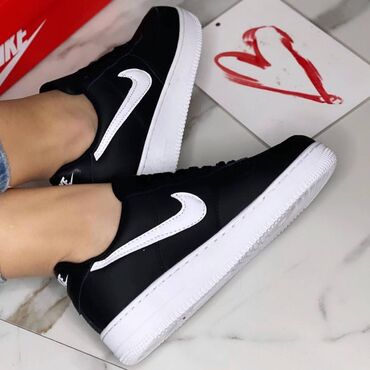 Patike: Nike air force patike

Novo
Brojevi 36 do 46

fb Moja Kupovina 1 — 8