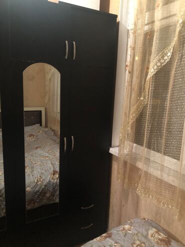 tek şifaner: İşlənmiş, Qarderob, paltar dolabı