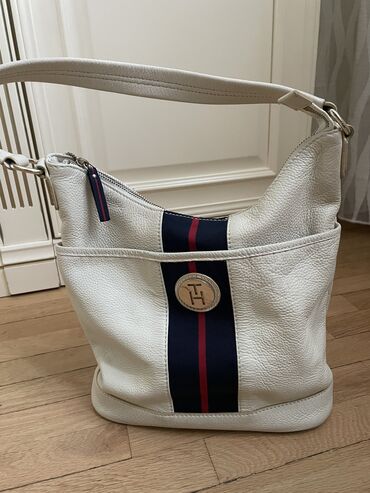 Çantalar: Çiyin çantası, Tommy Hilfiger, İşlənmiş