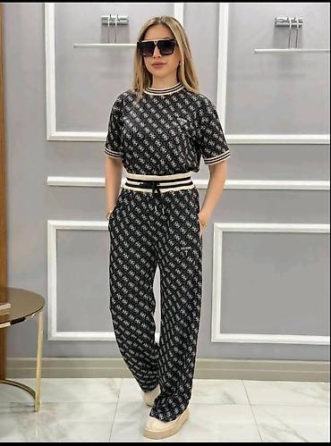 devojke za jedan dan: Guess komplet: 4.900 dinara
Vel: S M L
Uvoz Turska — 3