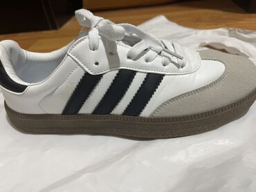 ayaqqabıları 41: 41 nömrə adidas samba 40azn e alinib 25e satılır 1defe