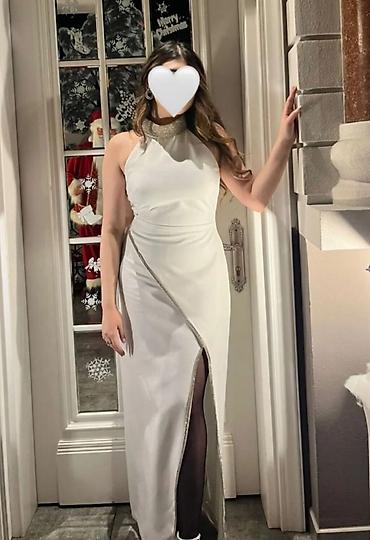 Bu model daha klassik və bahalı görünüşlüdür: uzun, bədənə oturan, yan