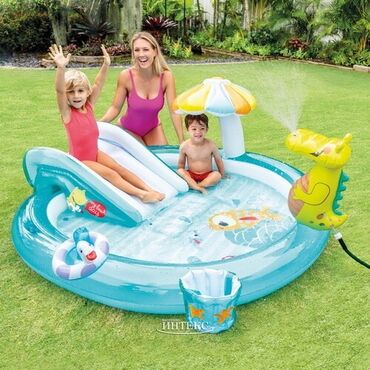 форма горка: Погрузитесь в морское приключение с детским бассейном с фонтаном INTEX