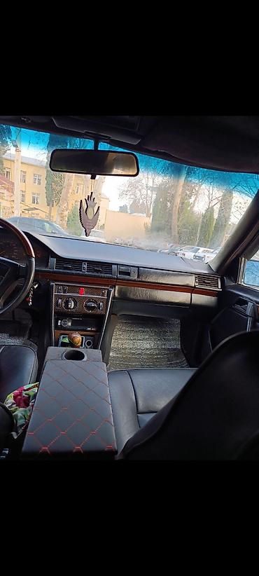 ef 10 bmw: Mercedes-Benz E 260: 2.6 l | 1989 il Sedan — 5