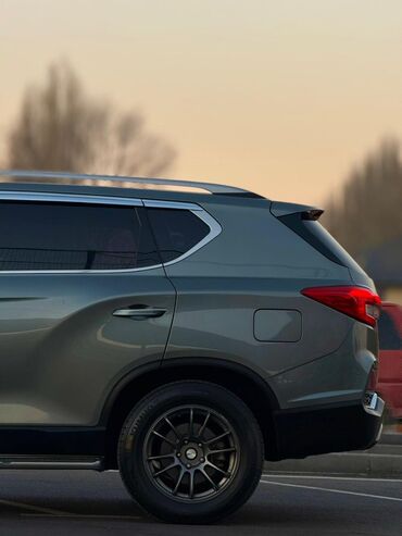 Другие автомобили: Внедорожник (5 дверей), цвет серый металлик. Основные особенности: - — 8