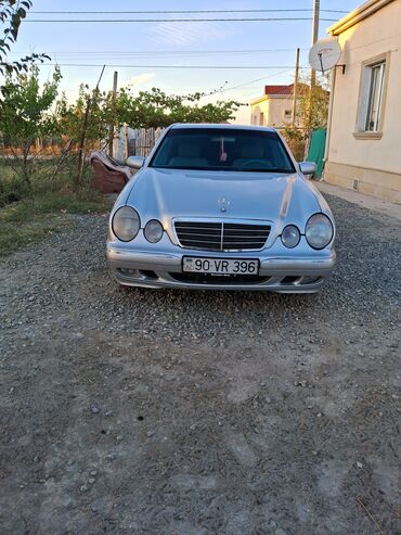 mersedes qapi: Mercedes-Benz E 200: 2.4 l | 2000 il Sedan