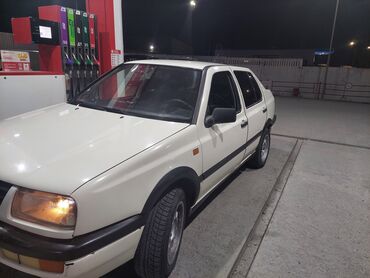 меняю на венто: Volkswagen Vento: 1993 г., 1.8 л, Механика, Бензин, Седан