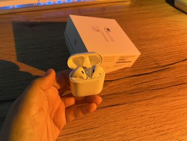 airpods бу: Оригинал AirPods (2-го поколения ) в отличном качестве+ 2 чехла в