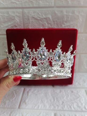 Aksesoari za kosu: Svečane srebrne tijare sa kristalima - Elegantan dizajn sa bogato — 6