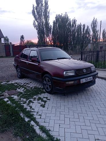 салон машины: Volkswagen Vento: 1993 г., Седан — 2
