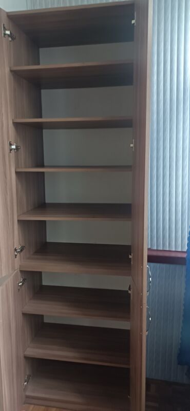 покрывало на кровать: Кире бериш үчүн шкаф, Колдонулган, Күзгүсүз