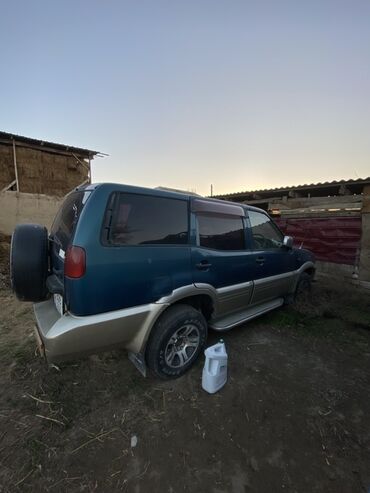 Nissan: Внедорожник 5‑дверный, цвет сине‑бежевый (двухцветный кузов) — 2