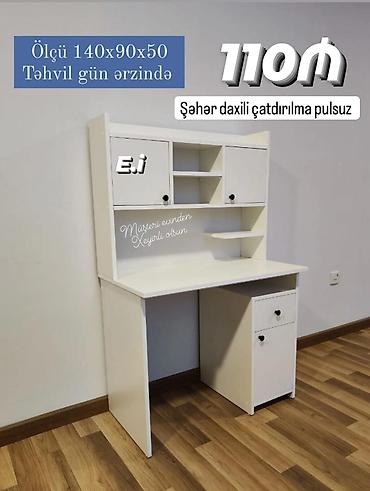 Ağ rəngli kompüter/yazı masası üst hissəli kitab rəfi və dolablarla