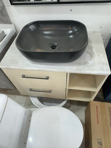 mətbəx moydadır: Mətbəx və ya vanna otağı üçün nəzərdə tutulmuş bu müasir lavabo dəsti