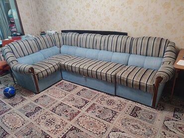 продаю диван бу: Бурчтук диван, түсү - Көгүлтүр, Колдонулган
